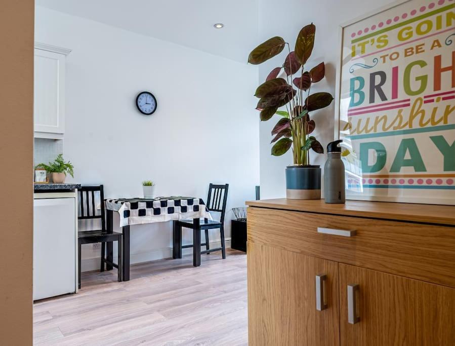 Cosy Flat In Central Ldn Payment To The Host Apartment London Exterior photo